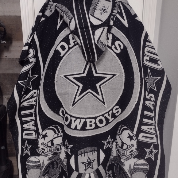 Dallas Cowboys Poncho - Picture 2 of 2